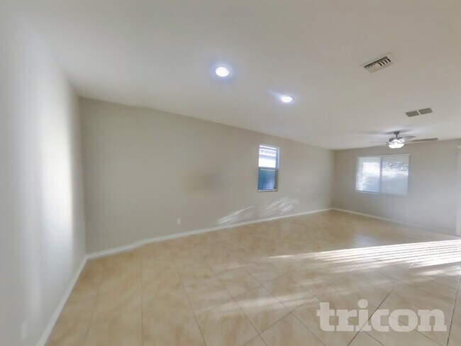 Building Photo - 34953 N Open Range Dr