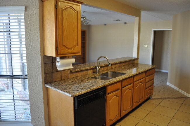 Foto del edificio - 2906 Kingswood Dr