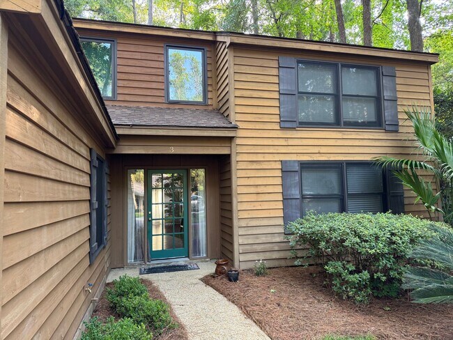 Foto del edificio - Classic Three Bedroom Home in Hilton Head ...