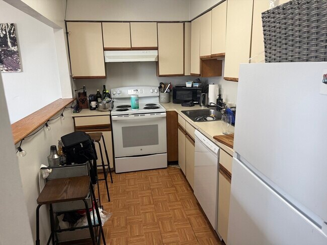 Foto del edificio - 483 E Broadway