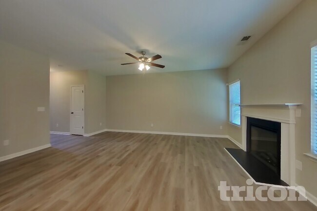 Building Photo - 203 Magnaview Dr