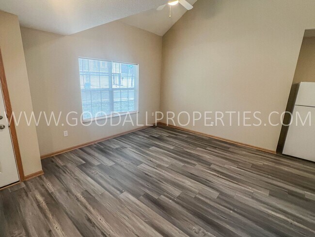 Foto del edificio - 3 Bedroom Townhome in Urbandale