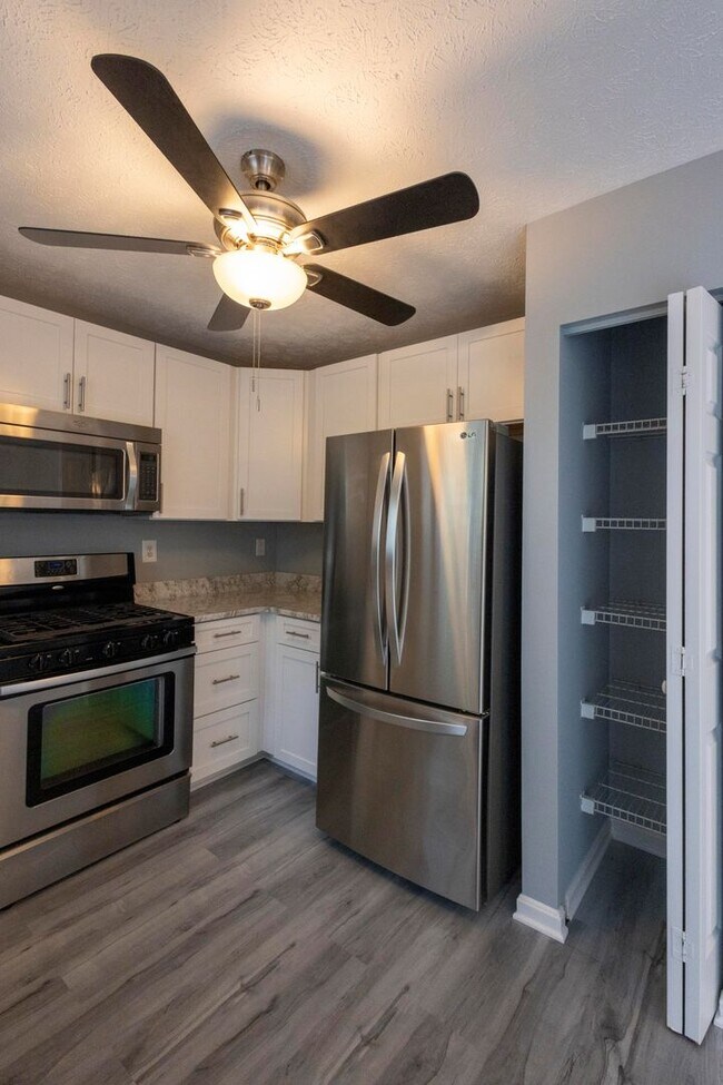 Building Photo - Charming 3Bed/2.5Bath in Constant Friendship neighborhood