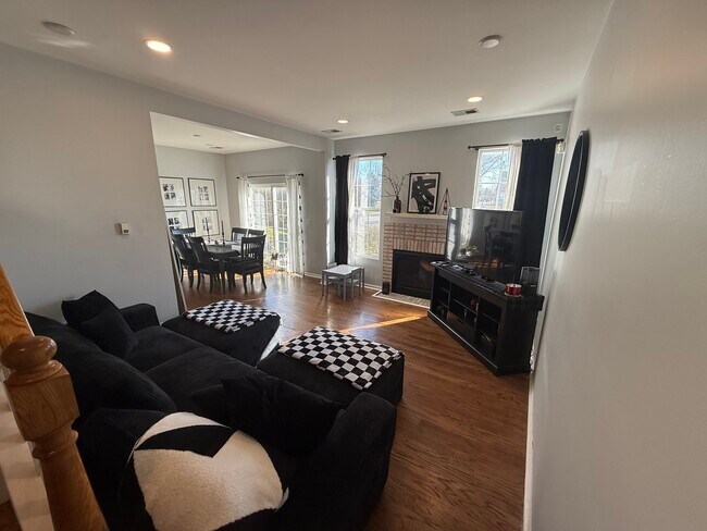 Foto del edificio - 610 Lakeridge Ct