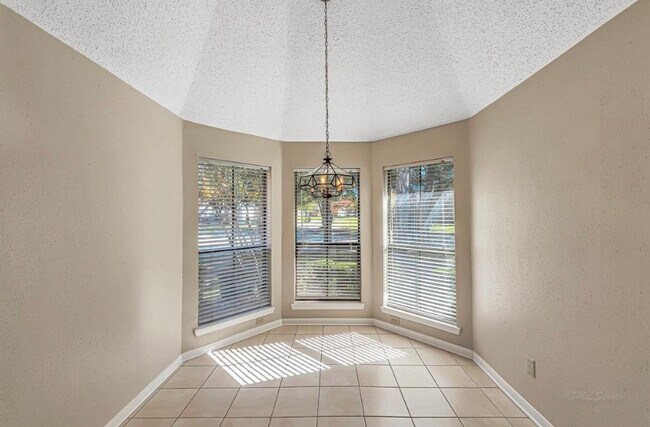 Building Photo - 2422 Lakefield Way