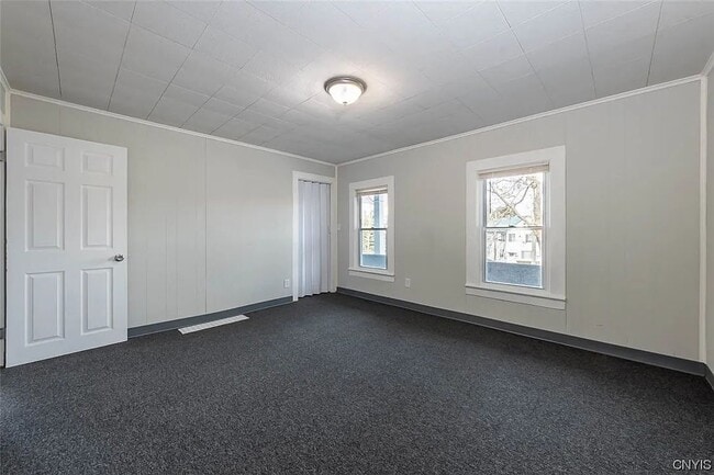 Building Photo - 233 Lakeview Ave