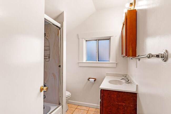 Building Photo - Utilities Included! 3 Bedrooms with Bonus Room & Spacious Kitchen