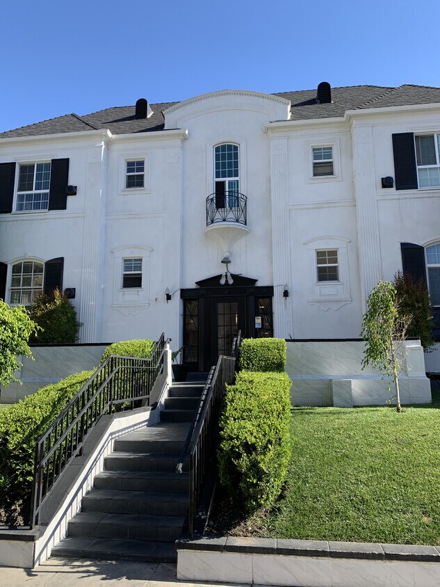 Building Photo - 3900 Ingraham St