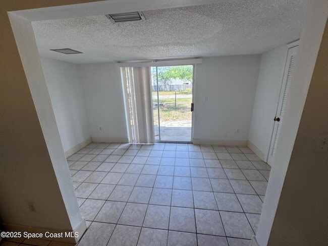 Building Photo - 4230 Mt Vernon Ave