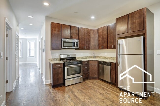 Building Photo - 2019 N Hoyne Ave