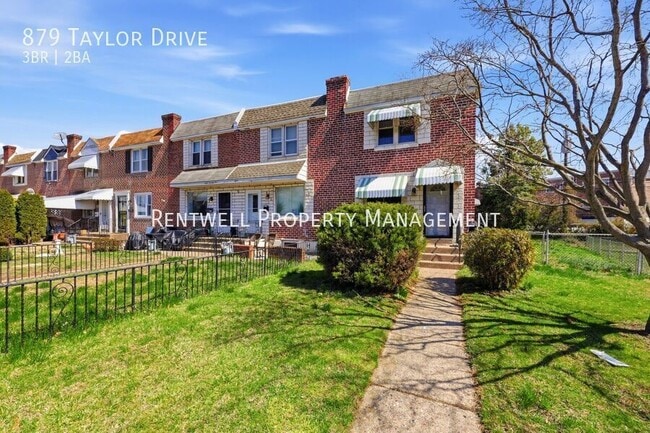 Photo - 879 Taylor Dr House