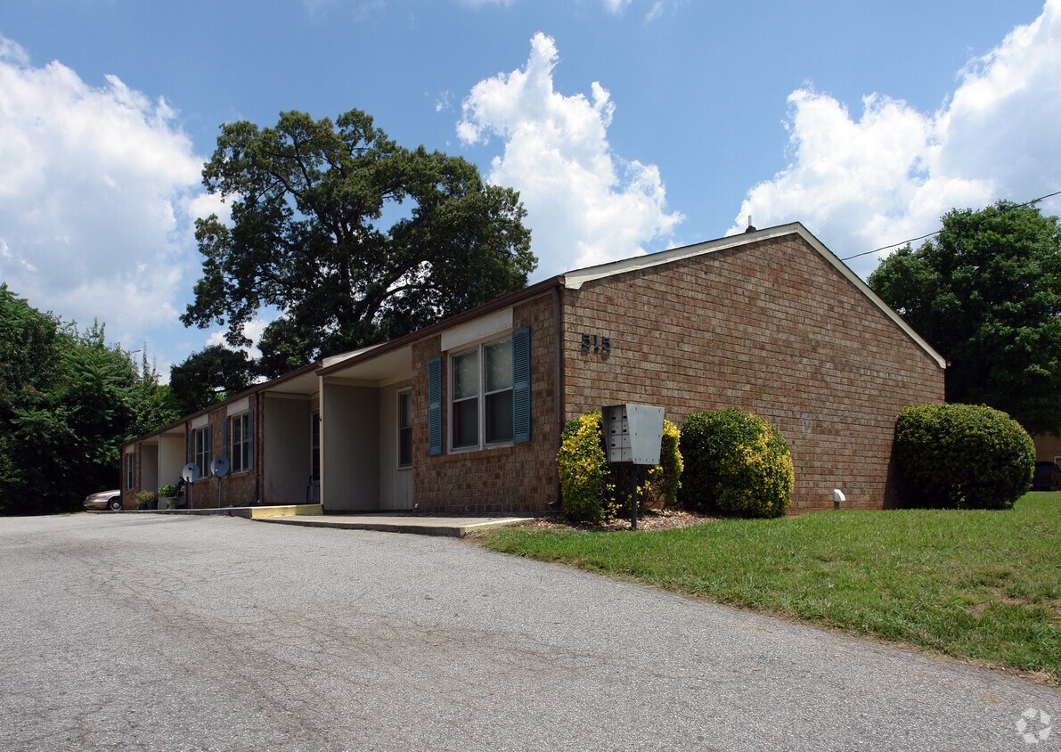Foto principal - 511 E Fairfield Rd
