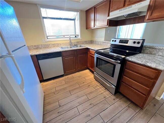 Foto del edificio - 7300 W Pirates Cove Rd