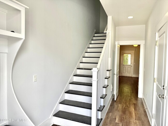 Building Photo - 4006 Tamarisk Ln