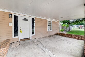 Building Photo - 1504 Lawrence Ave