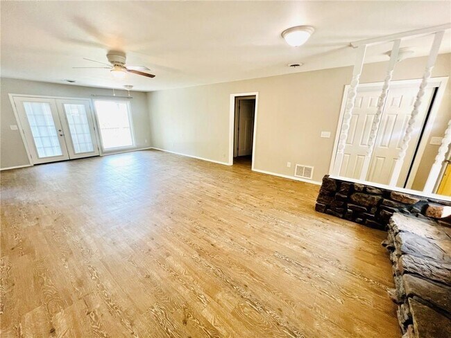 Building Photo - 14798 Dutchmans Dr