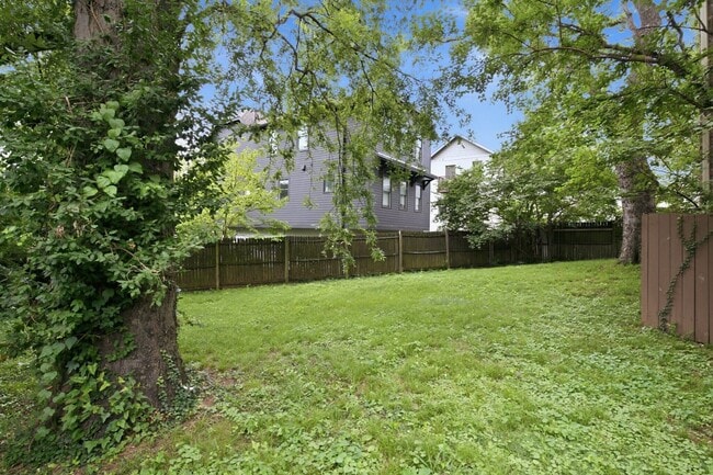 Photo - 515 Chesterfield Ave (Nashville, TN) Apartment