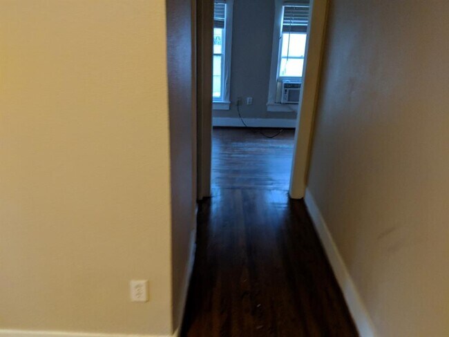 Building Photo - 520 Sul Ross St