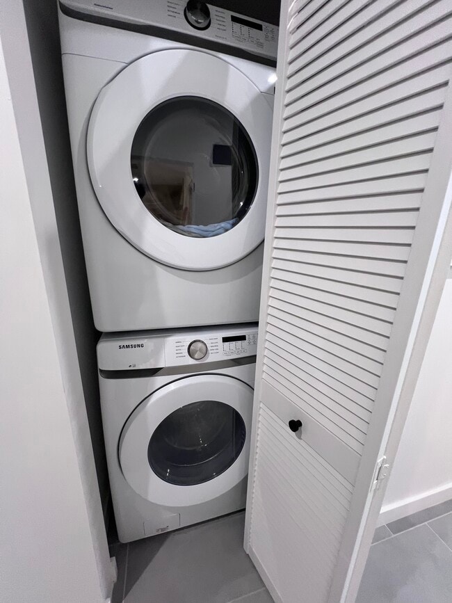 Building Photo - 113 NW 24th St