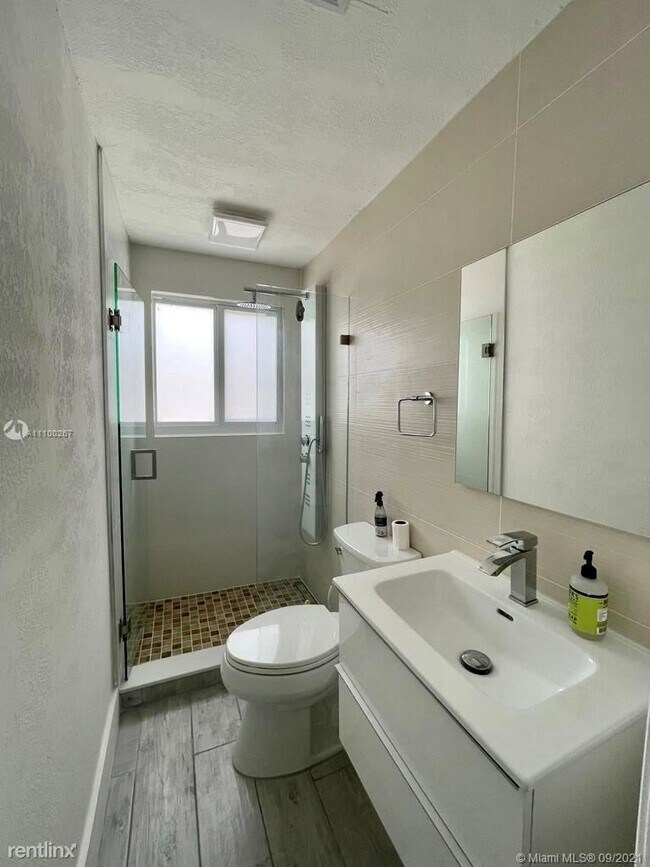 Building Photo - 3 br, 2 bath House - 1455 Normandy Dr