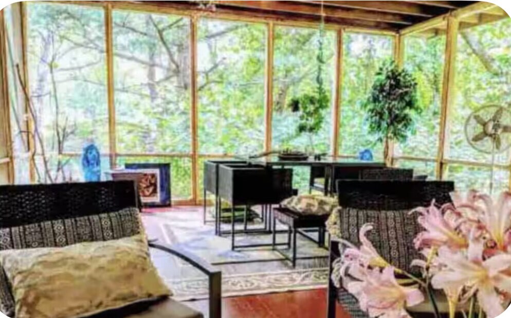 Primary Photo - Woodland Home 3 blocks to Lake Michigan