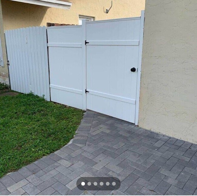 Foto del edificio - 11931 SW 129th Ave