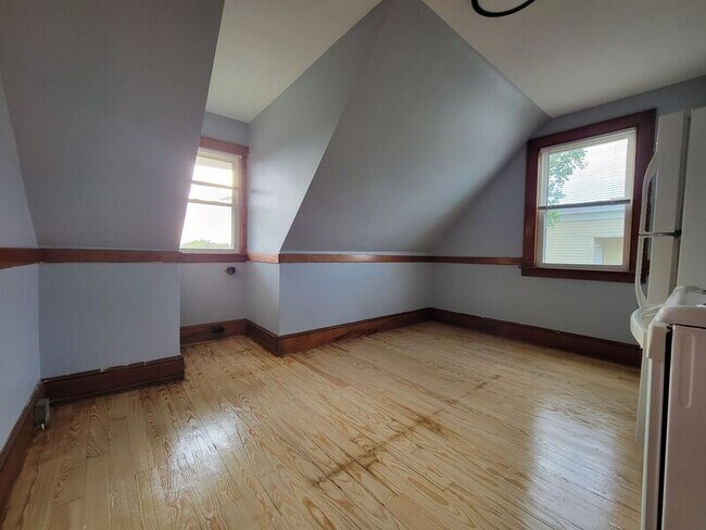 Building Photo - 402 Hevey St
