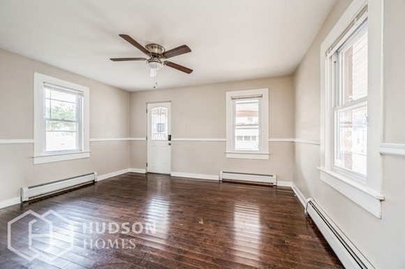 Building Photo - Move in by October 15th - GET $500 OFF 1ST...