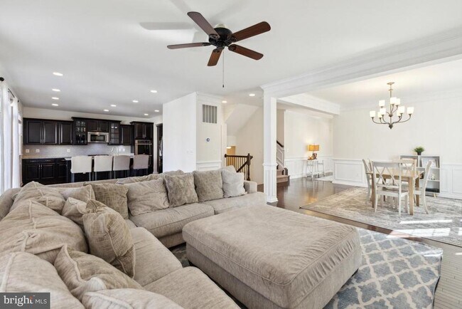 Foto del edificio - 7156 Lyndam Hill Cir