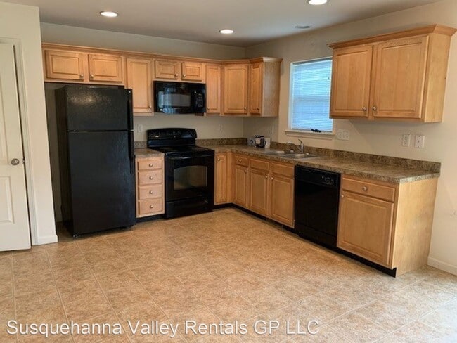 Building Photo - 3 br, 2.5 bath House - 2439 Newtown Dr