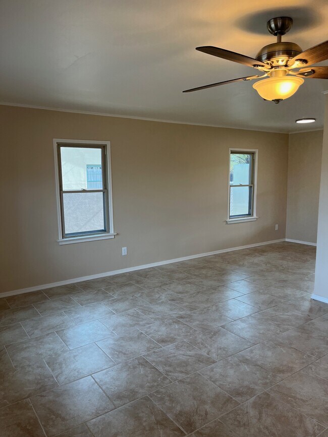 Foto del edificio - 3702 E Seneca St