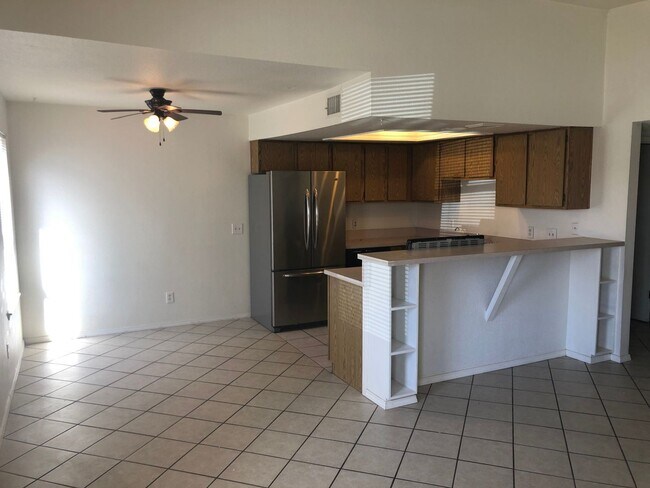 Building Photo - 2403 N Grand Ave