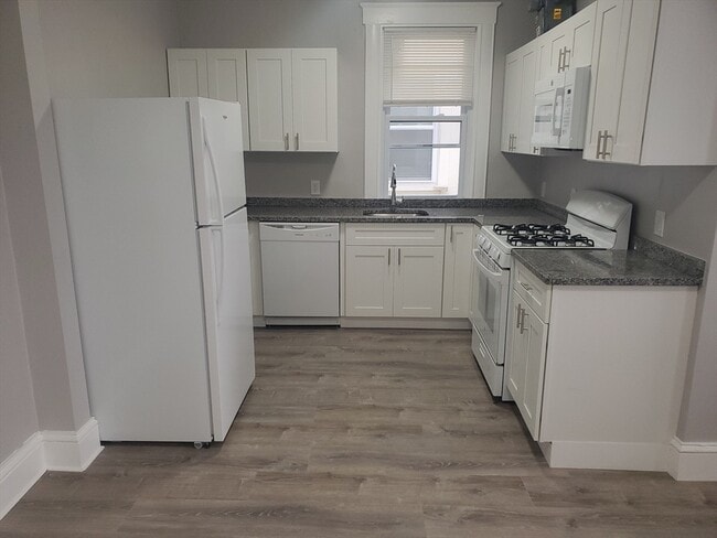 Building Photo - 738 Washington St