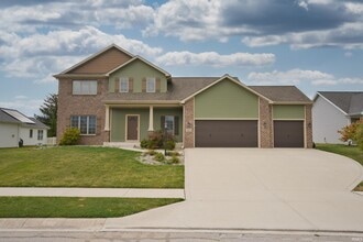 Building Photo - 625 Perolla Dr