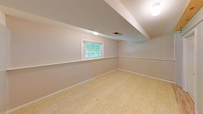 Building Photo - 8001 Benson Dr