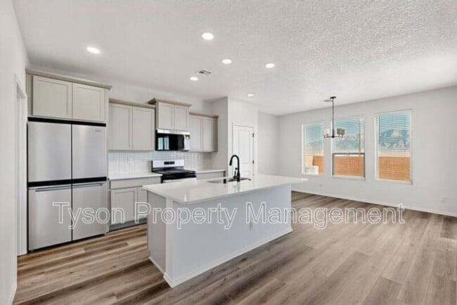 Foto del edificio - 6618 Sydney Drive NE