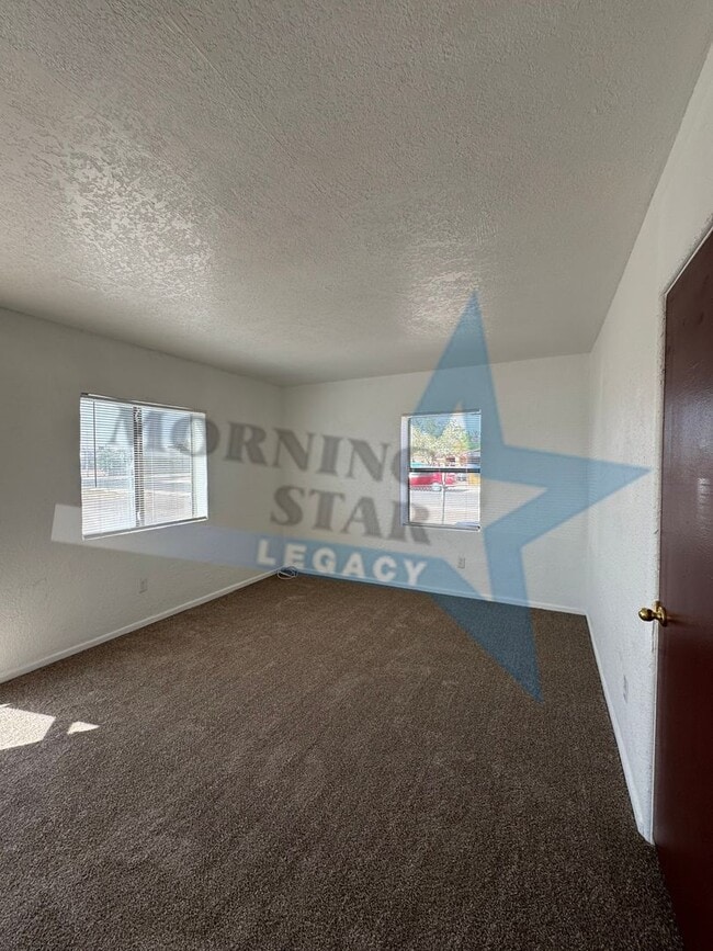 Building Photo - 612 3rd St