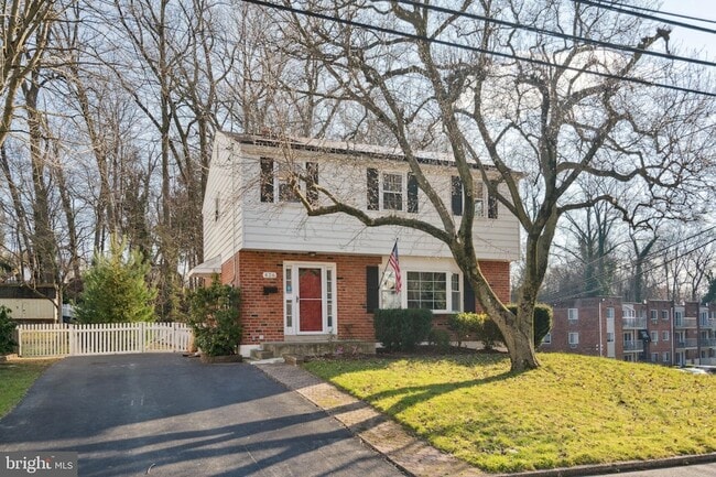 Building Photo - 426 E Hinckley Ave