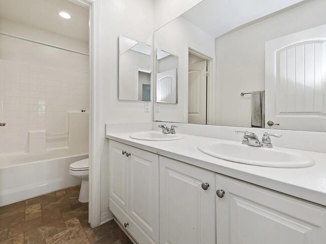 Building Photo - 15634 Clove Pl