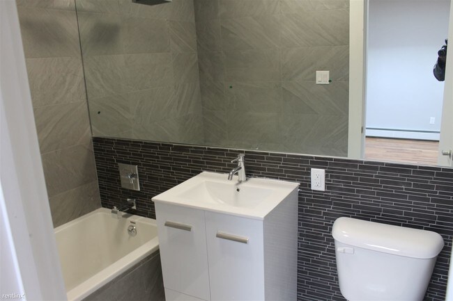 Foto del edificio - 3 br, 1 bath Apartment - 104 Cornelia St