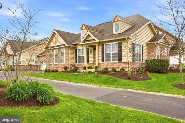 Building Photo - 1190 Webb Dr