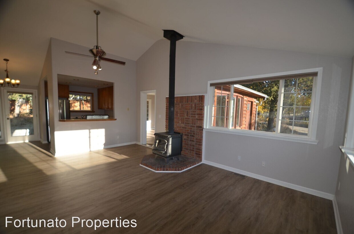 Primary Photo - 3 br, 2 bath House - 230 Pine Dr.