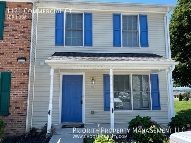 Primary Photo - 3 bedroom, 2 .5 bath townhome!
