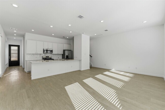 Building Photo - 2206 Via Isa Ln