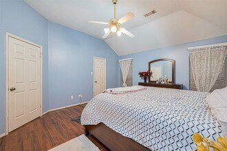 Building Photo - 10323 Emerald Pine Dr