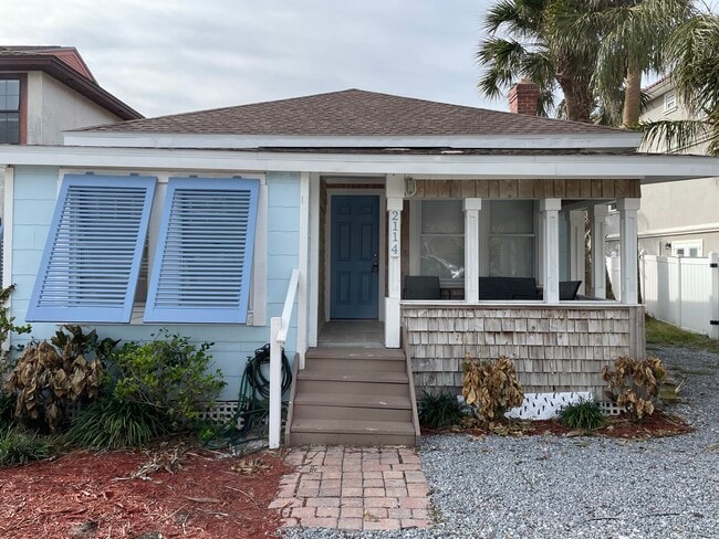 Front - 2114 2nd St S