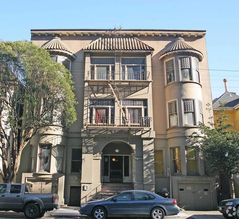 Building Photo - 1837 Oak St