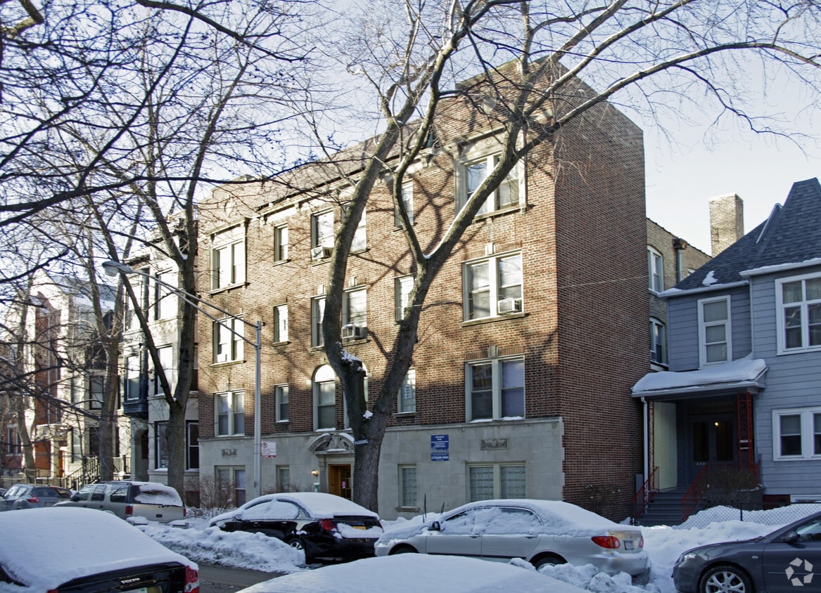Primary Photo - 640 Briar