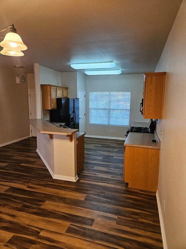 Building Photo - Located in Black Rock Subdivision