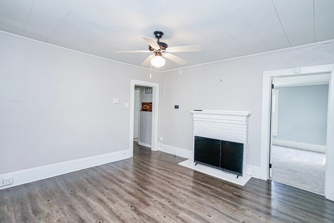 Building Photo - 533 Farley Ave